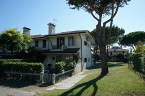 Relax in our charming villa with private garden Porto Santa Margherita